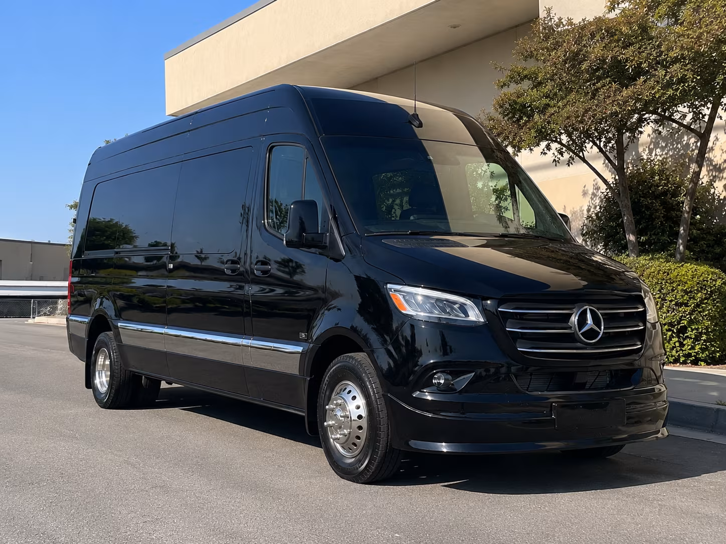 book the perfect ride for your next airport transfer 1