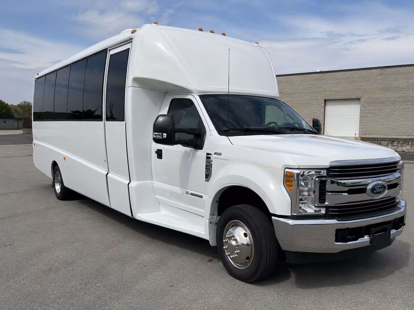 minibus rentals for smaller folsom prom groups and friend circles